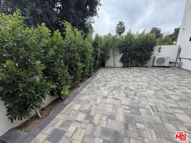 Building Photo - 6245 McLaren Ave