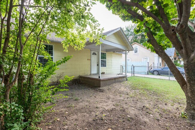Building Photo - Cute home in Crutchfield w/Open Floor Plan...