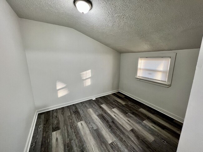 Building Photo - Renovated 3 Bed 1 Bath Home in Louisville ...