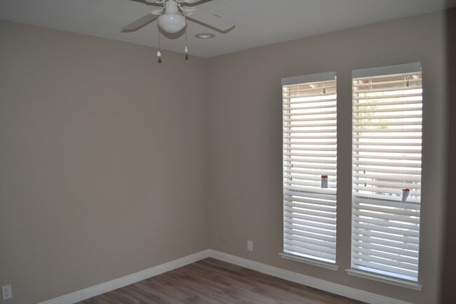 Bedroom-2 - 5472 Roundtree Pl