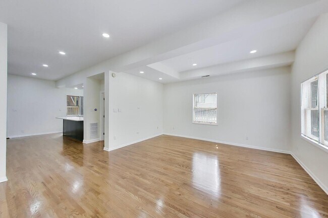 Foto del edificio - 3308 N Racine Ave