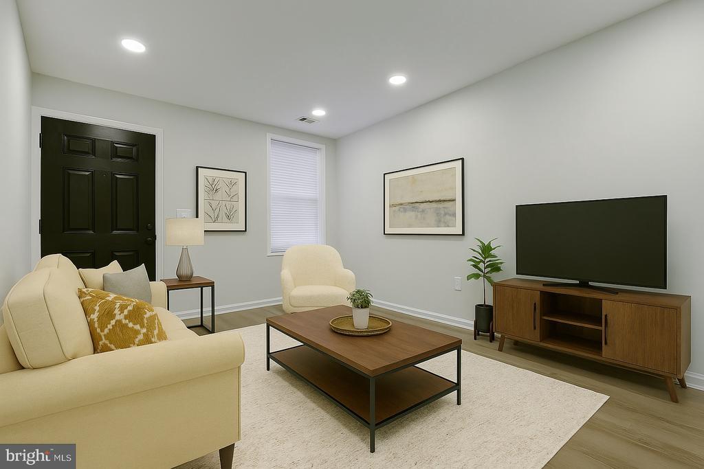 Primary Photo - 1110 W Lombard St