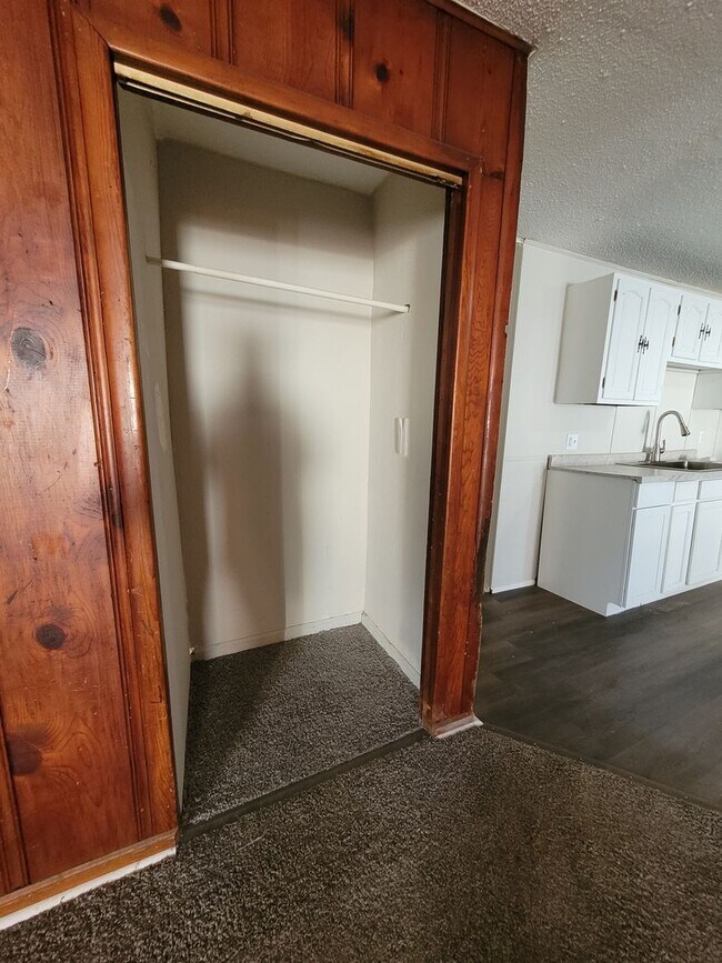 Foto del edificio - 1926 W 11th St