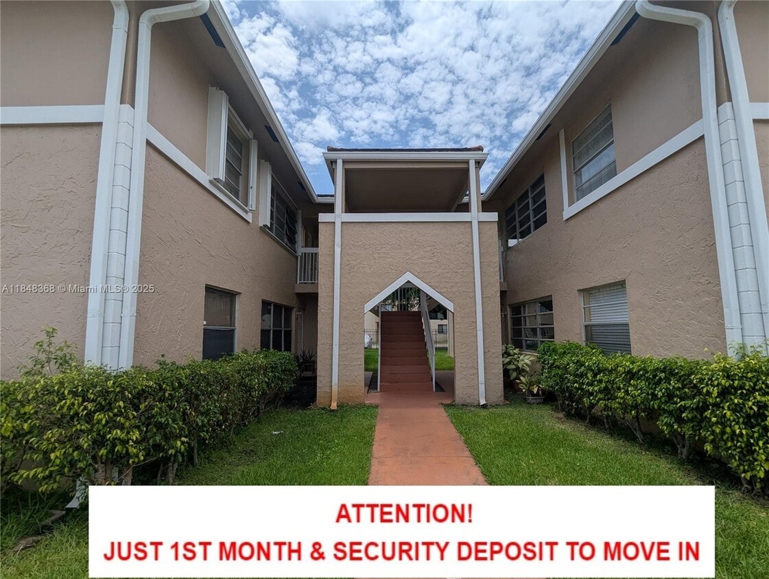 Primary Photo - 10172 Twin Lakes Dr