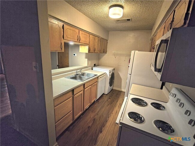 Foto del edificio - 1108 Covey Ln