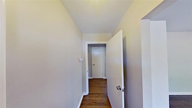 Foto del edificio - 841 Hillside Dr