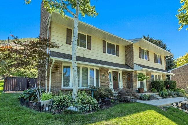 Building Photo - 3002 E Casto Ln