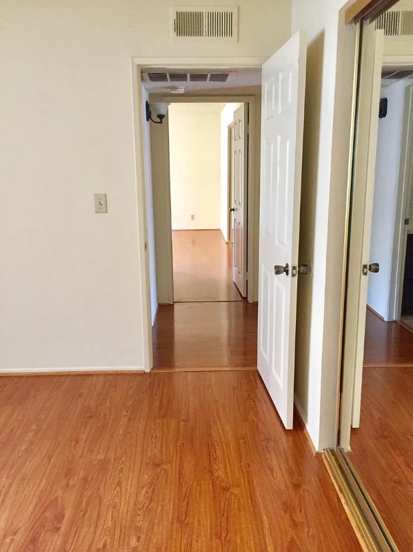 Building Photo - 725 E Providencia Ave