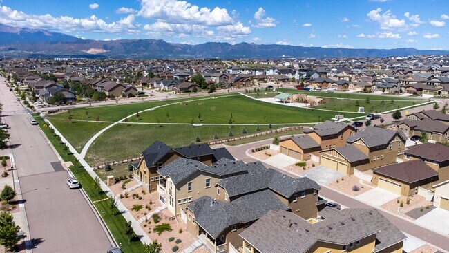 Building Photo - Beautiful home available to move in 08/04/...