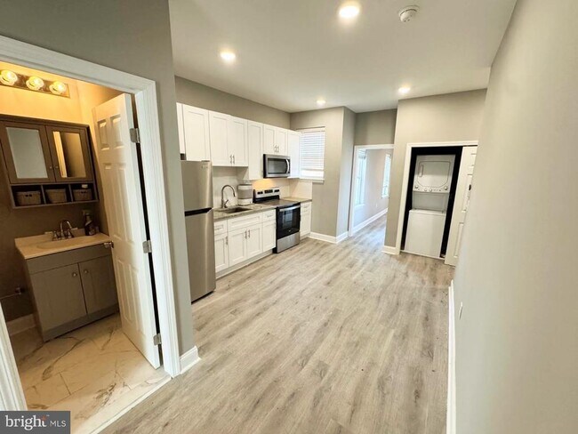 Foto del edificio - 2417 W Jefferson St