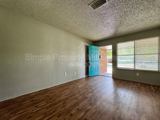 Building Photo - 4717 Creekwood Dr