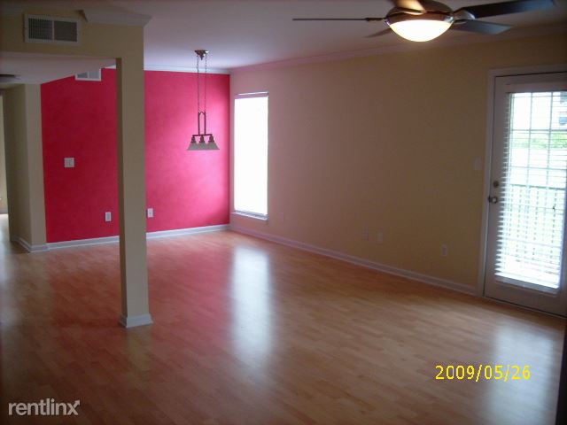 Building Photo - 2300 Myron Dr