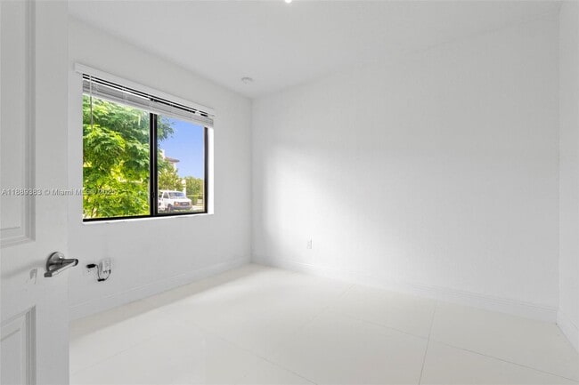 Foto del edificio - 20628 NE 7th Pl