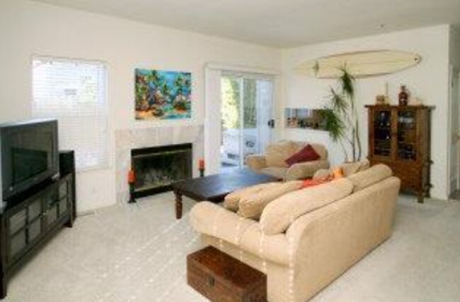 Foto del edificio - 4-Bedroom Home Near the Beach