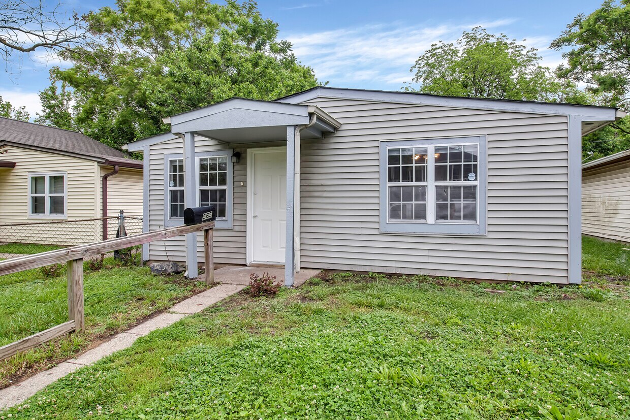 Primary Photo - 565 N Traub Ave