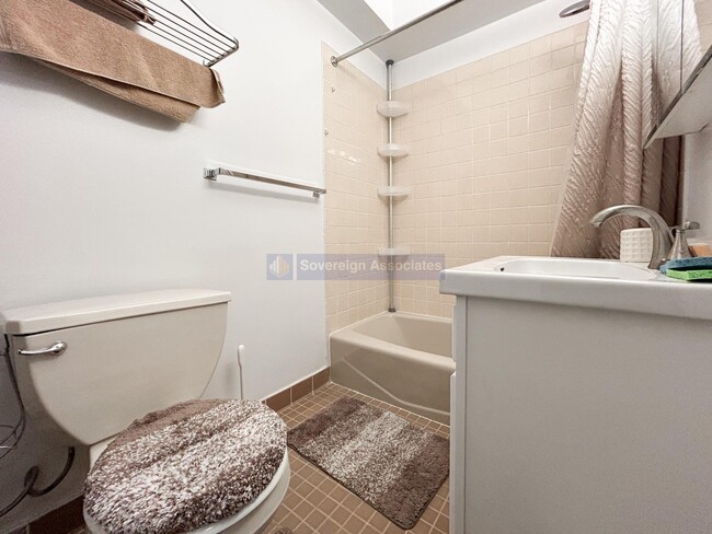 Building Photo - 318 W 107th St