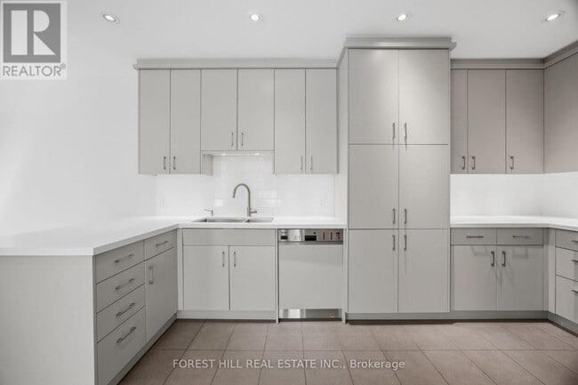 Building Photo - 52 Shaftesbury Ave