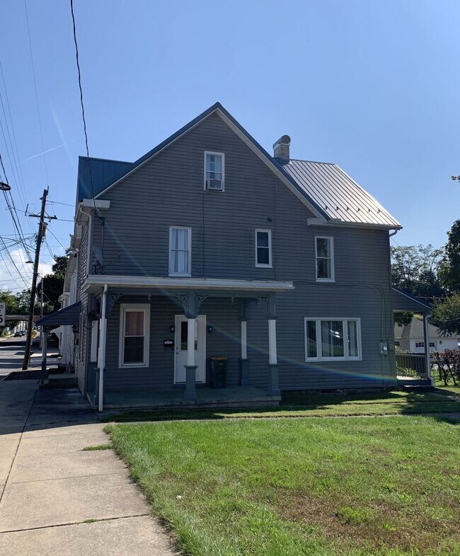 Foto del edificio - 306 E Washington St