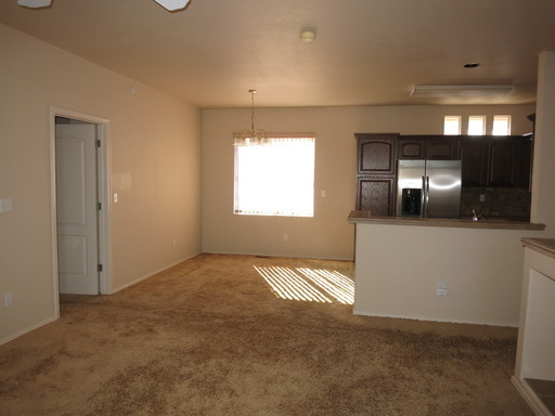 Building Photo - Beautiful condo with modern comforts!!