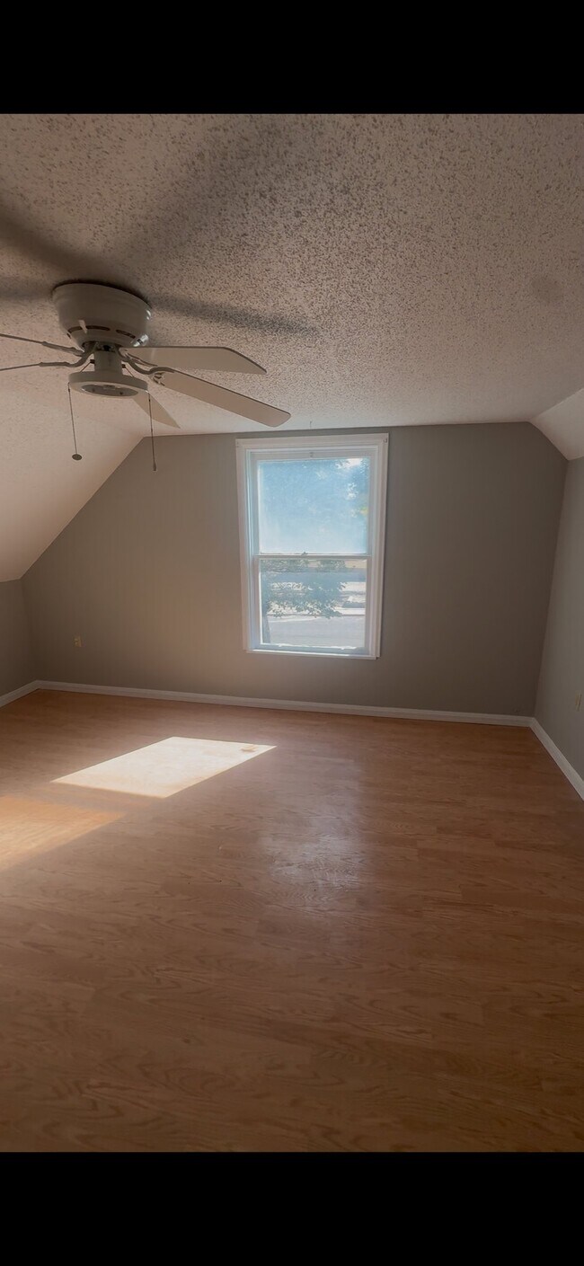 Foto del edificio - 605 E 8th St