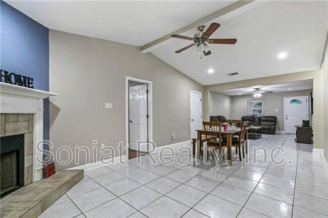Building Photo - 5140 Eden Roc Dr