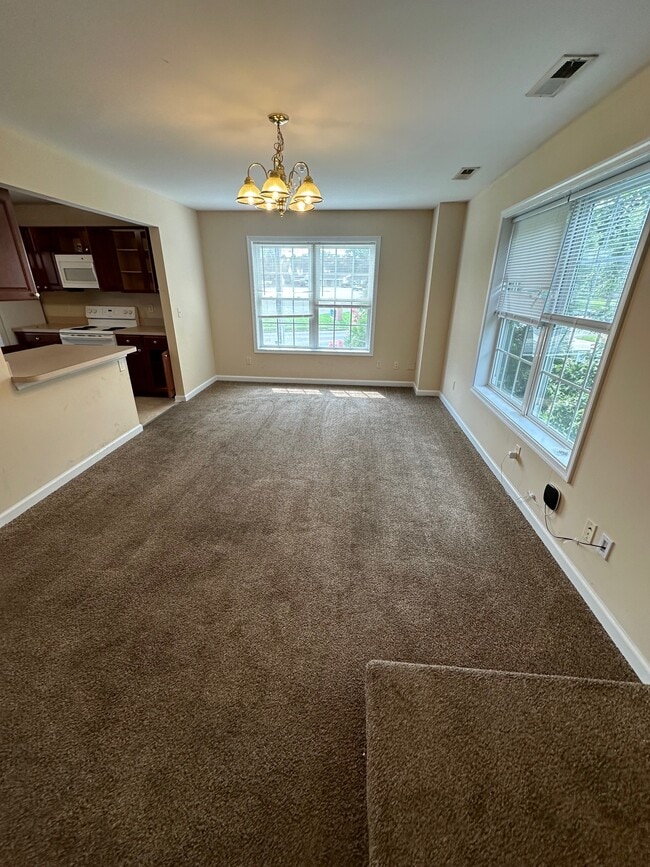 Building Photo - 550 Riverside Dr