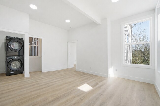 Foto del edificio - 2210 Eureka Ter