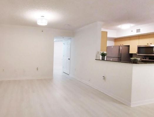 Foto del edificio - 2457 Centergate Dr