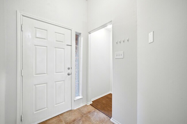Building Photo - 6931 Hamilton Falls Ln