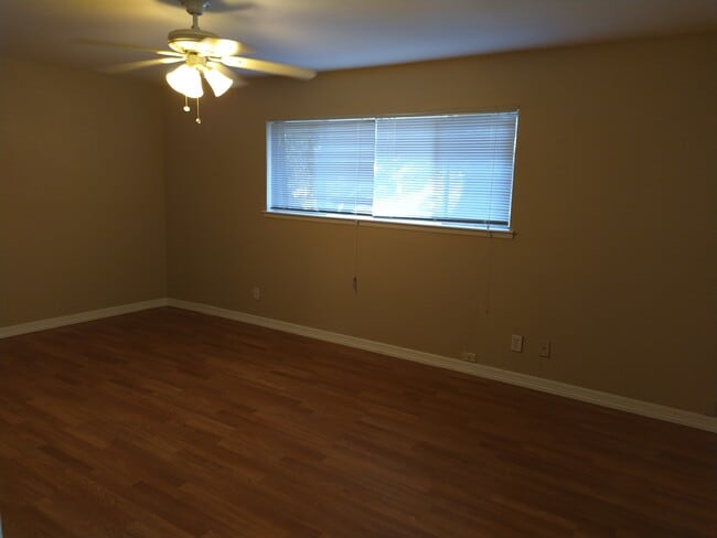 dormitorio principal - 7618 Village Trail Dr