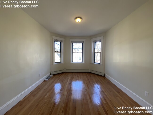 Building Photo - 1422 Commonwealth Ave