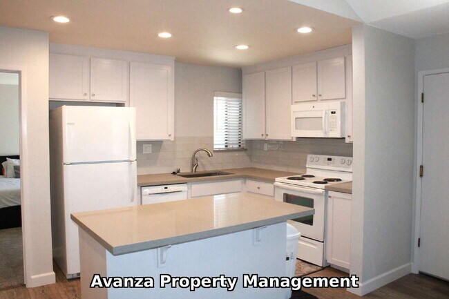 Foto del edificio - Home for Rent 2 Bed/2 Bath - 1,133 Sq Ft. Rent: $1,995/month Deposit: $2,992.5