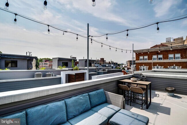 Building Photo - 1649 E Eyre St