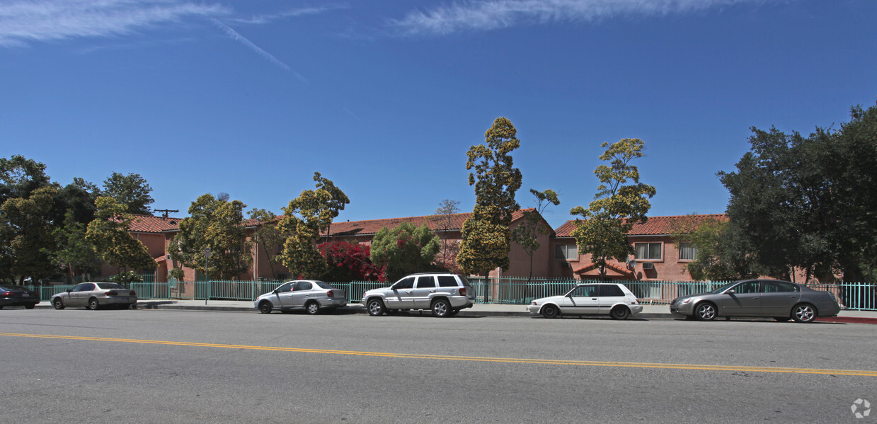 Building Photo - Las Flores Apartments