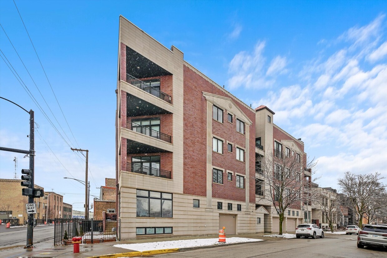Primary Photo - 622 N Rockwell St