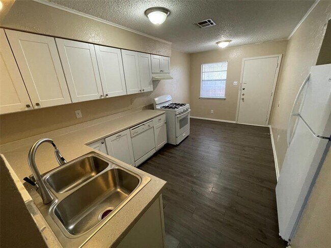 Foto del edificio - 7004 Millrace Dr