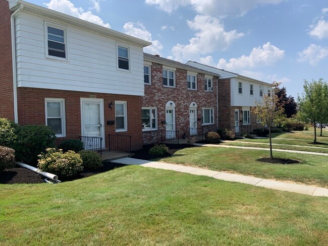 Building Photo - 4156 Woodbine Ter