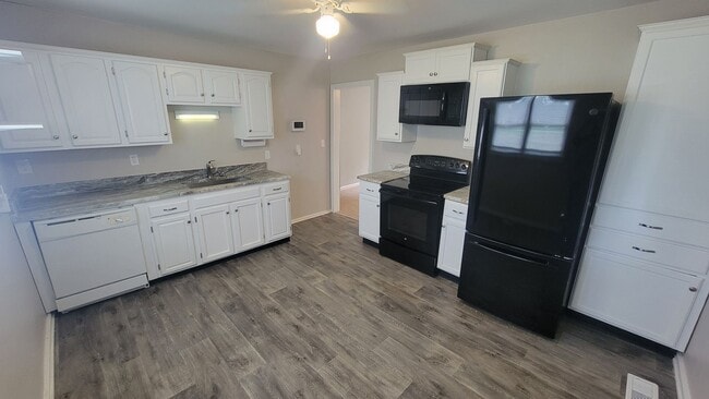 Building Photo - 10210 Browns Ct