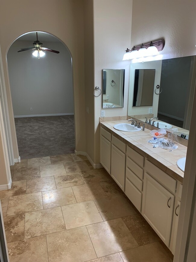 Building Photo - 11331 E Fairbrook St