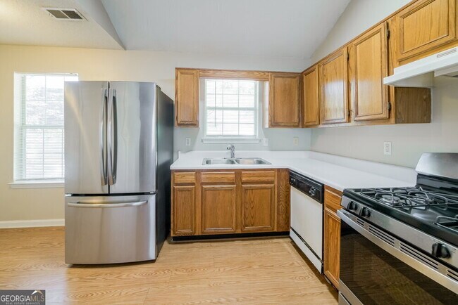 Building Photo - 1214 Foxwood Dr