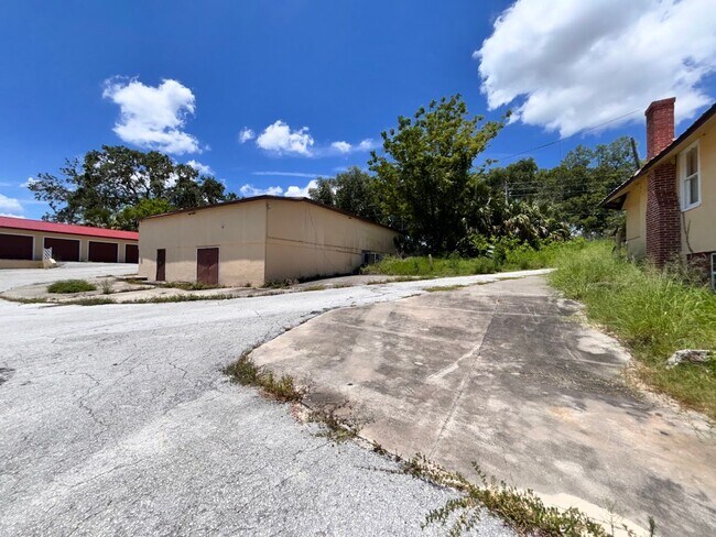 Foto del edificio - 1/1 Upper Duplex Available