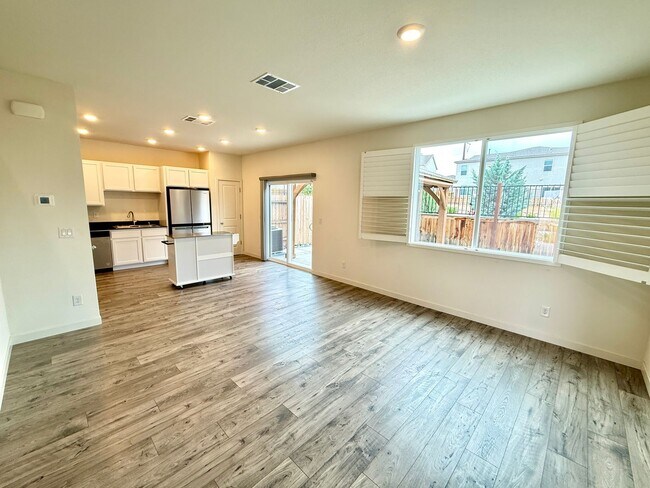 Building Photo - Beautiful Newer 3 Bedroom Townhome in the North Valleys!