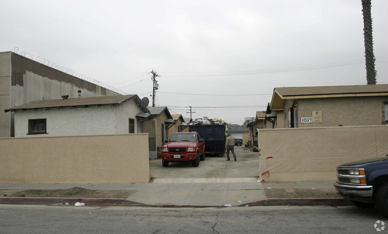 Primary Photo - 11039 Hawthorne Blvd