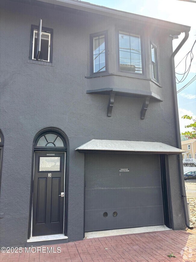 Building Photo - 165 Bay Ave