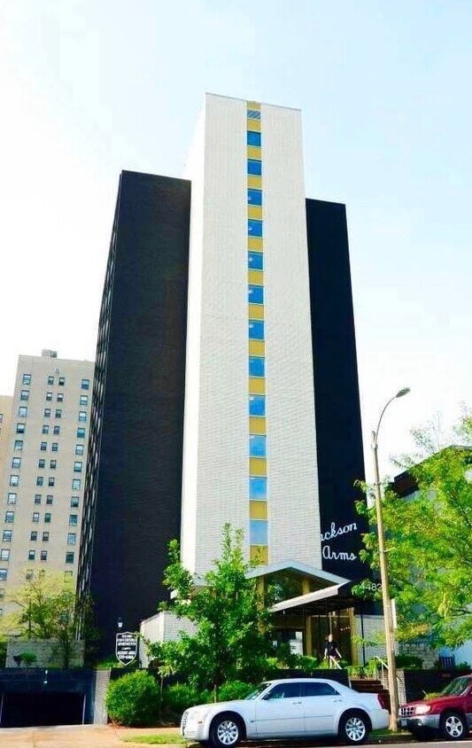 Jackson Arms Apartments in Saint Louis, MO