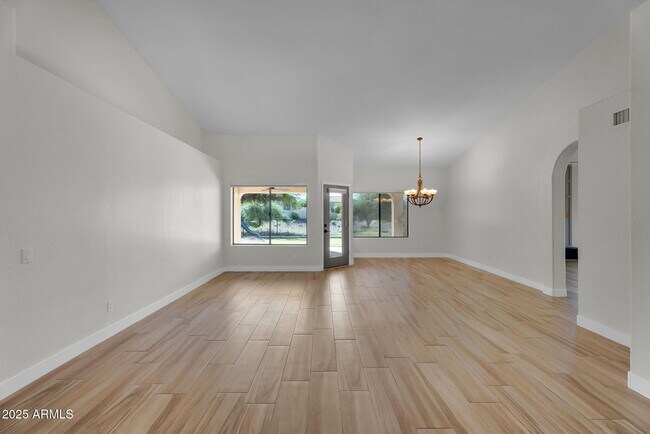 Foto del edificio - 6245 E Star Valley St