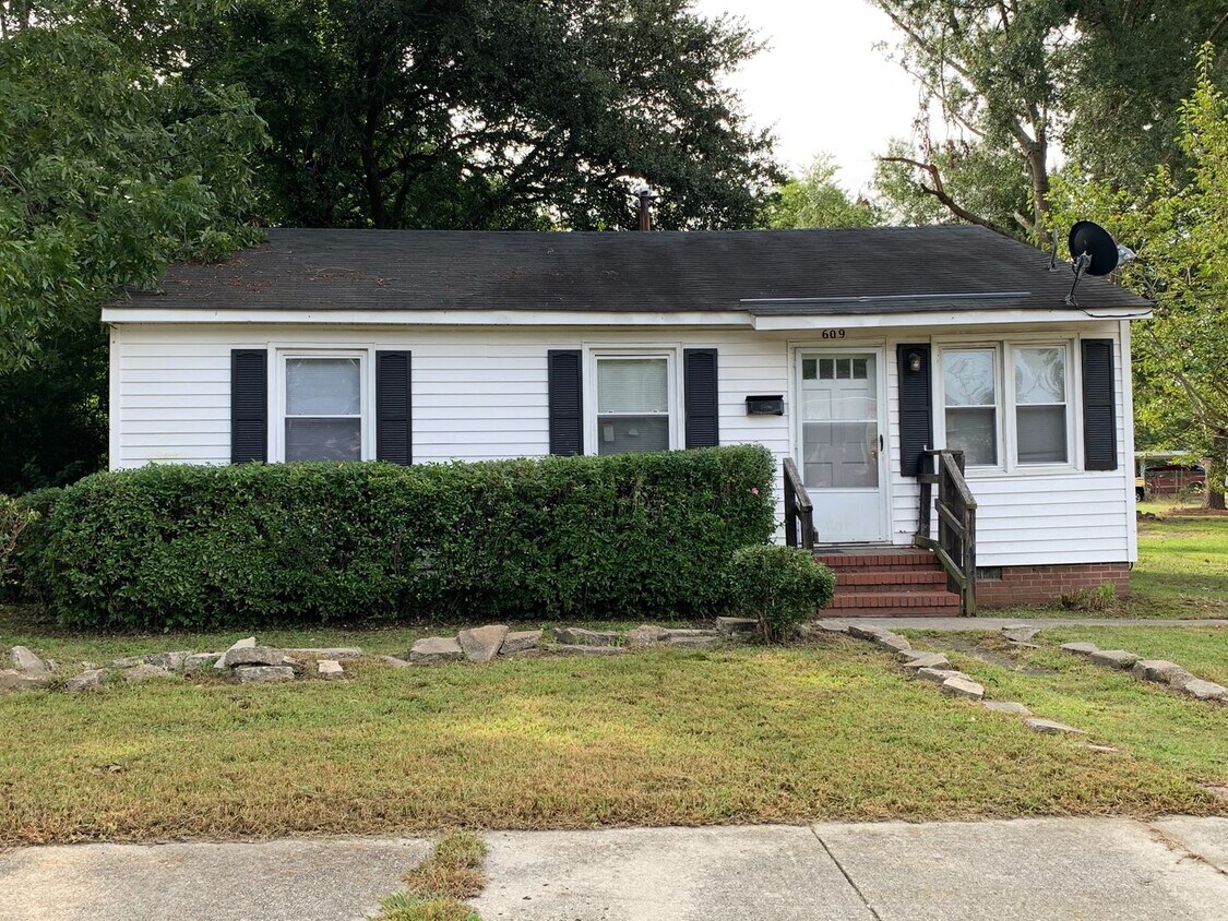 Foto principal - Renovated 3 Bedroom House - East Tarboro
