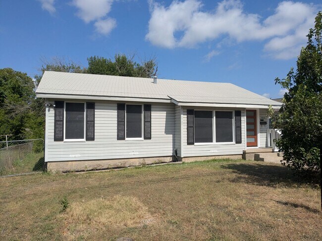 Foto del edificio - Fully Remodeled 2 Bed 1 Bath