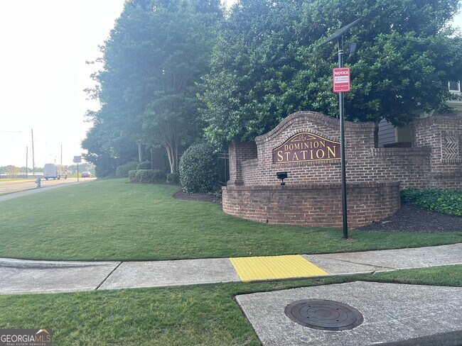 Foto del edificio - 1071 Brittania Rd