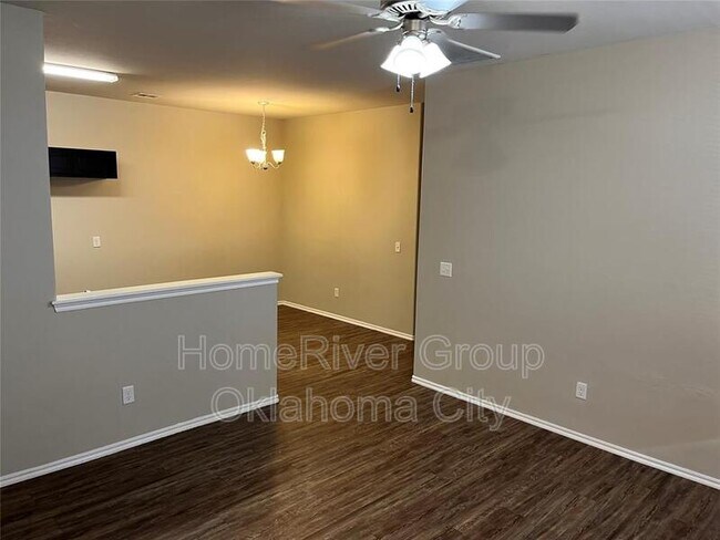 Building Photo - 206 Ashley Dr